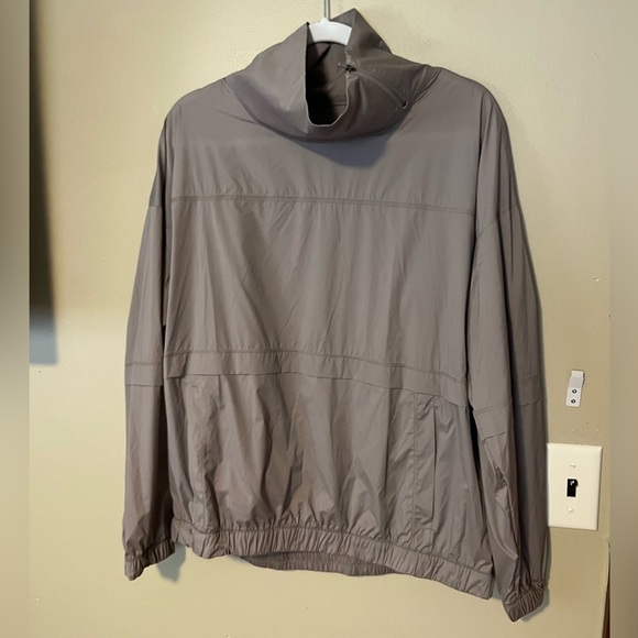 Athleta Women’s Run With It Lightweight Jacket - Picture 2 of 8